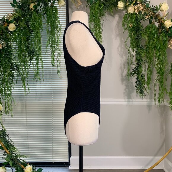 Lovers + Friends | Show Me One Piece - Picture 4 of 8